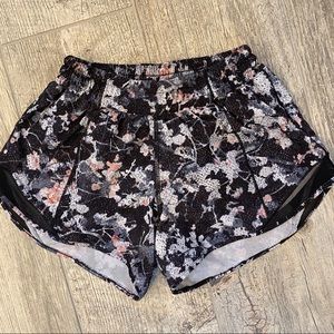 Lululemon hottest hot short II 2.5” floral print